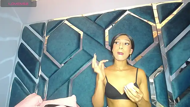 Snapshot of Lea_Sweetly chatting on 11-04-25, 01:21 Lea Sweetly online show from 11-04-25, 01:21