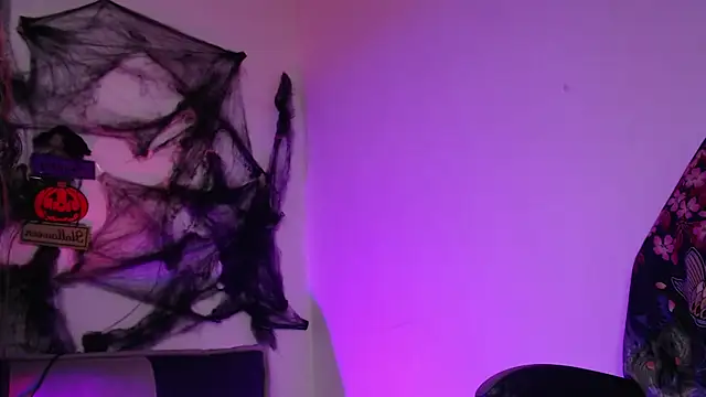 GwenHazel online show from 10-30-25, 12:17