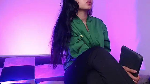 GwenHazel online show from 11-25-25, 11:32