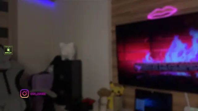 Snapshot of SofI-Play chatting on 09-20-25, 06:09 SofI-Play online show from 09-20-25, 06:09