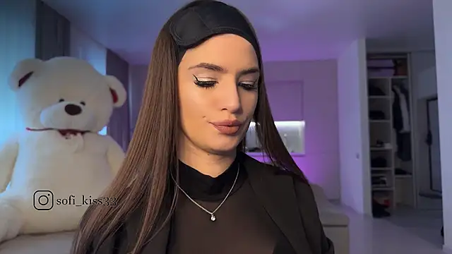 Snapshot of SofI-Play chatting on 10-29-25, 11:34 SofI-Play online show from 10-29-25, 11:34