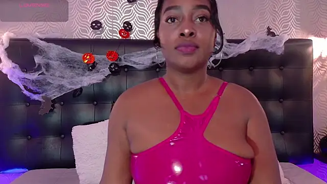 NaiaraMasson  online show from 10-18-25, 12:06