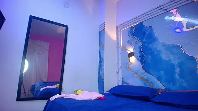 Evelin thompsson online show from 09-17-25, 03:08