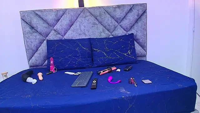 Snapshot of Shantey_Laurent chatting on 09-20-25, 01:56 Shantey Laurent online show from 09-20-25, 01:56