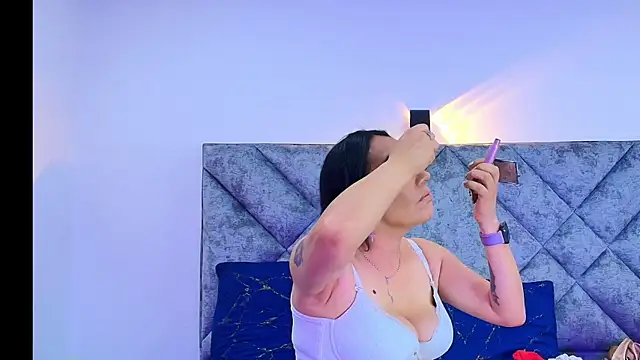 Snapshot of Shantey_Laurent chatting on 10-13-25, 02:06 Shantey Laurent online show from 10-13-25, 02:06