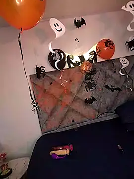 Snapshot of Shantey_Laurent chatting on 10-28-25, 01:58 Shantey Laurent online show from 10-28-25, 01:58