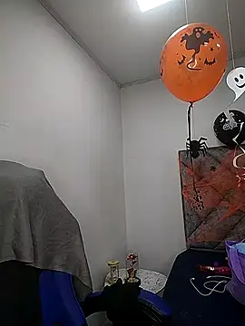 Snapshot of Shantey_Laurent chatting on 10-29-25, 01:46 Shantey Laurent online show from 10-29-25, 01:46