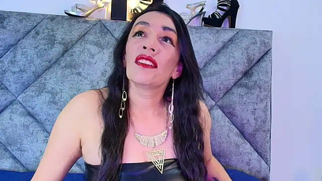 Snapshot of Shantey_Laurent chatting on 11-19-25, 01:22 Shantey Laurent online show from 11-19-25, 01:22