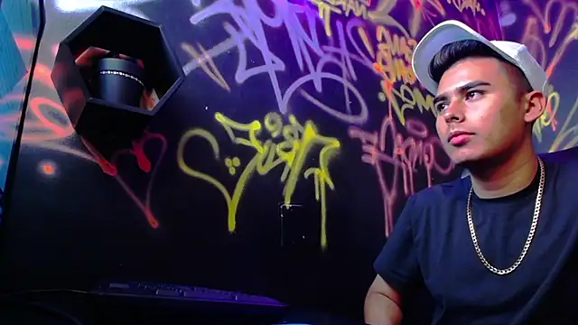 Snapshot of Matthewlodge chatting on 09-10-25, 01:11 Matthewlodge online show from 09-10-25, 01:11