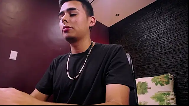 Snapshot of Matthewlodge chatting on 09-13-25, 01:44 Matthewlodge online show from 09-13-25, 01:44