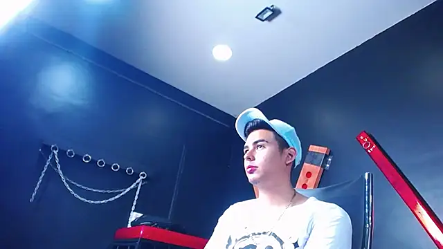 Snapshot of Matthewlodge chatting on 09-17-25, 01:24 Matthewlodge online show from 09-17-25, 01:24