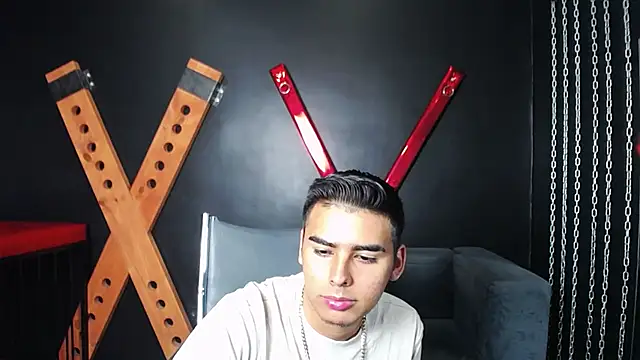 Snapshot of Matthewlodge chatting on 09-19-25, 01:23 Matthewlodge online show from 09-19-25, 01:23