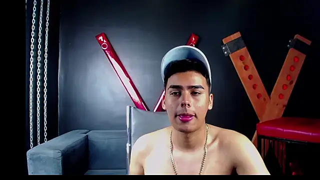 Snapshot of Matthewlodge chatting on 10-13-25, 01:11 Matthewlodge online show from 10-13-25, 01:11