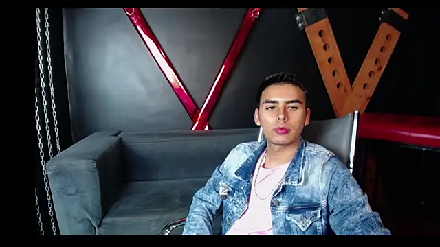 Snapshot of Matthewlodge chatting on 10-17-25, 02:08 Matthewlodge online show from 10-17-25, 02:08