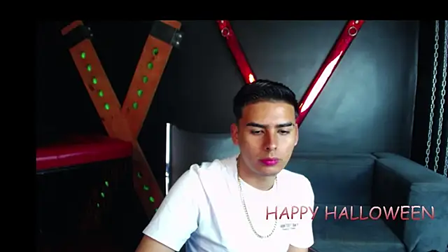 Snapshot of Matthewlodge chatting on 11-03-25, 01:12 Matthewlodge online show from 11-03-25, 01:12