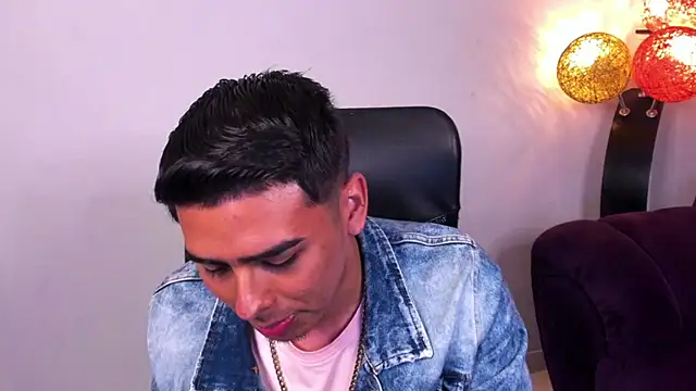 Snapshot of Matthewlodge chatting on 11-06-25, 02:18 Matthewlodge online show from 11-06-25, 02:18