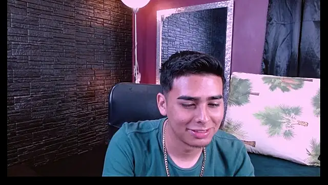 Snapshot of Matthewlodge chatting on 11-07-25, 01:44 Matthewlodge online show from 11-07-25, 01:44