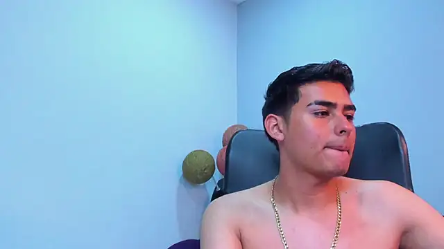 Snapshot of Matthewlodge chatting on 11-17-25, 04:24 Matthewlodge online show from 11-17-25, 04:24