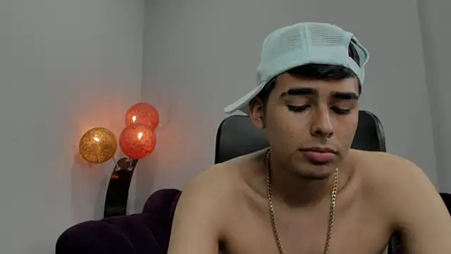 Snapshot of Matthewlodge chatting on 11-19-25, 03:34 Matthewlodge online show from 11-19-25, 03:34