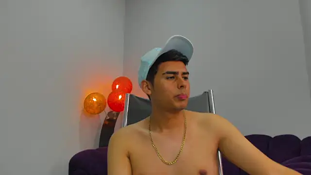 Snapshot of Matthewlodge chatting on 11-25-25, 02:28 Matthewlodge online show from 11-25-25, 02:28