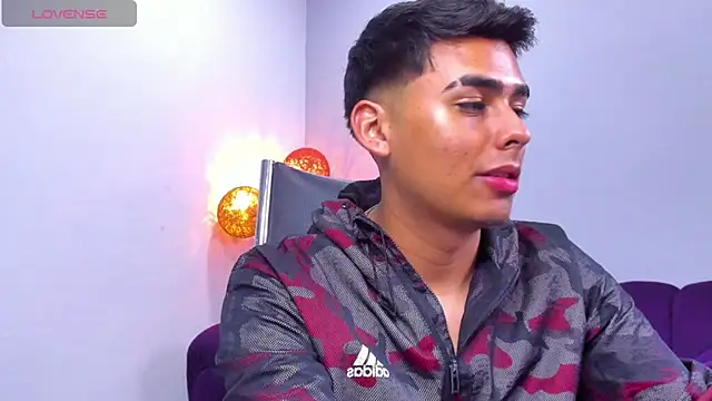 Snapshot of Matthewlodge chatting on 11-28-25, 05:10 Matthewlodge online show from 11-28-25, 05:10