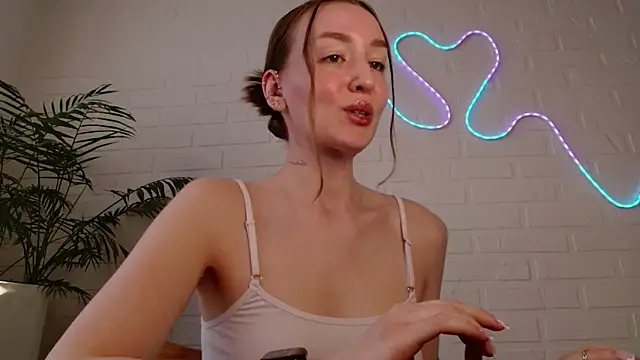 WhitePrincessLuna online show from 04-24-26, 02:08