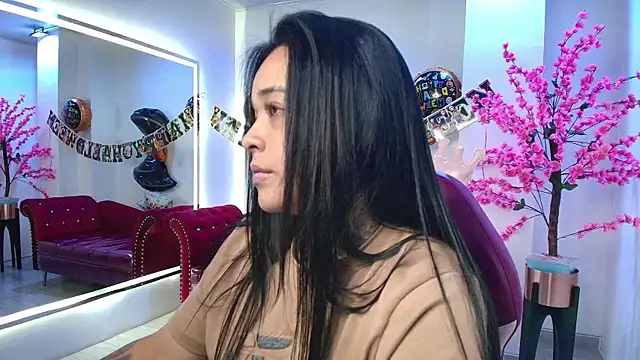 Black roseee online show from 10-28-25, 03:43