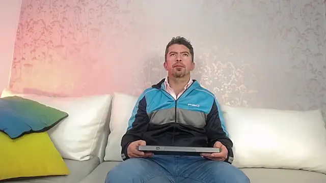 Snapshot of JuanKarloz_ chatting on 09-26-25, 01:37 JuanKarloz online show from 09-26-25, 01:37