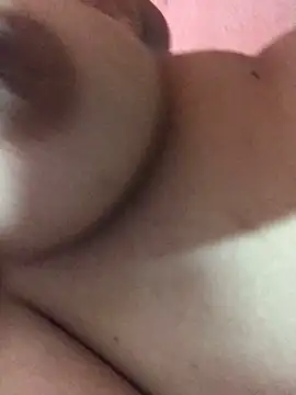 Snapshot of luzmelzinha chatting on 03-21-26, 12:04 luzmelzinha online show from 03-21-26, 12:04