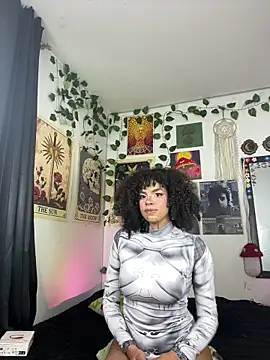 Snapshot of Raven_luv chatting on 11-04-25, 01:05 Raven luv online show from 11-04-25, 01:05