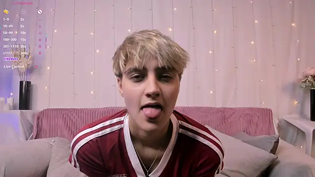 Snapshot of Astrellia chatting on 10-10-25, 07:24 Astrellia online show from 10-10-25, 07:24