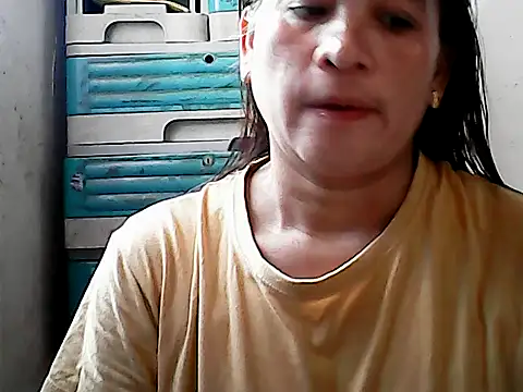 yoursPinayMama1682 online show from 11-25-25, 12:21