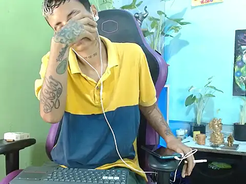 Snapshot of Dorland777 chatting on 09-13-25, 01:00 Dorland777 online show from 09-13-25, 01:00