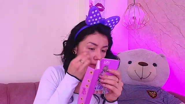 april bennett online show from 11-19-25, 12:16