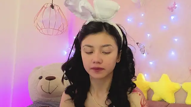 april bennett online show from 12-15-25, 12:31