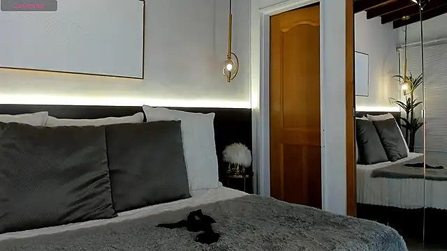 Snapshot of VictoriaShelby chatting on 09-15-25, 11:54 VictoriaShelby online show from 09-15-25, 11:54