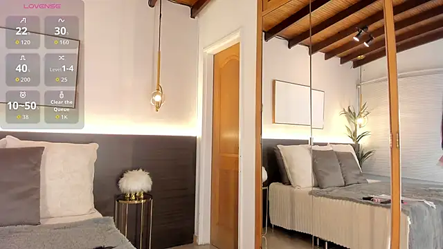 Snapshot of VictoriaShelby chatting on 10-02-25, 12:23 VictoriaShelby online show from 10-02-25, 12:23