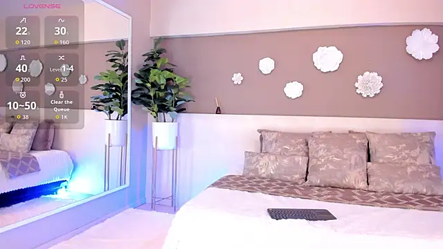 Snapshot of VictoriaShelby chatting on 10-11-25, 11:53 VictoriaShelby online show from 10-11-25, 11:53