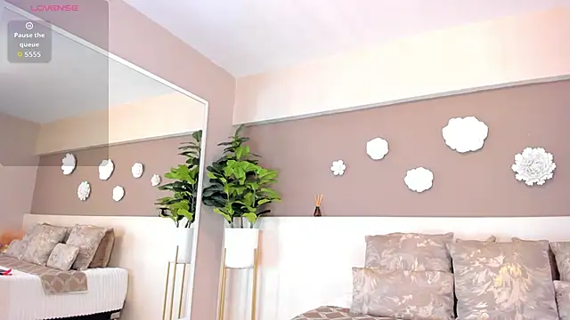 Snapshot of VictoriaShelby chatting on 10-13-25, 12:05 VictoriaShelby online show from 10-13-25, 12:05