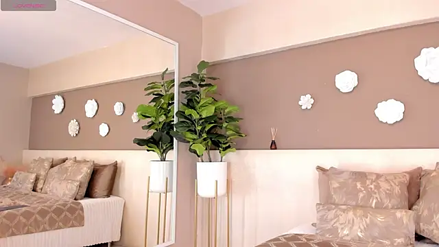 Snapshot of VictoriaShelby chatting on 11-13-25, 12:37 VictoriaShelby online show from 11-13-25, 12:37