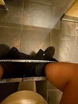 Snapshot of maxelbueno chatting on 10-19-25, 08:53 maxelbueno online show from 10-19-25, 08:53