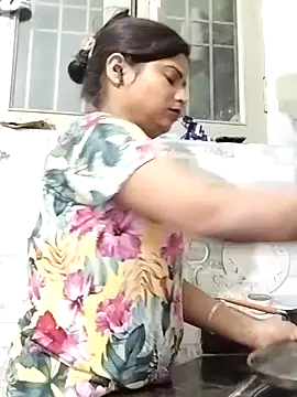 Hot-Pooja25 online show from 04-11-26, 05:28