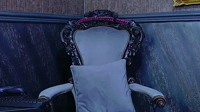 TiffanySia online show from 10-30-25, 05:20