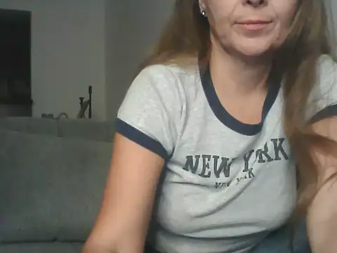 Snapshot of Avelinii chatting on 05-24-26, 04:12 Avelinii online show from 05-24-26, 04:12