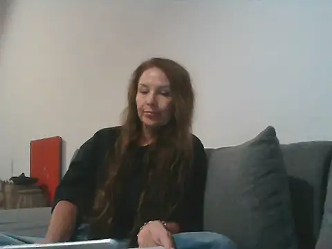 Snapshot of Avelinii chatting on 06-10-26, 05:23 Avelinii online show from 06-10-26, 05:23