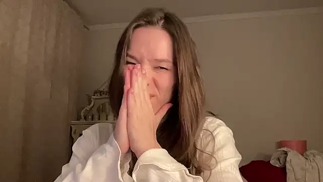 Snapshot of Tirayaa chatting on 11-14-25, 11:24 Tirayaa online show from 11-14-25, 11:24