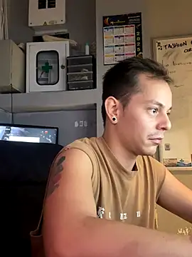 Snapshot of dimitryivanovv chatting on 10-15-25, 05:40 dimitryivanovv online show from 10-15-25, 05:40