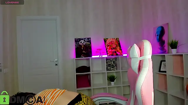 Mila  Cutee online show from 11-21-25, 09:19