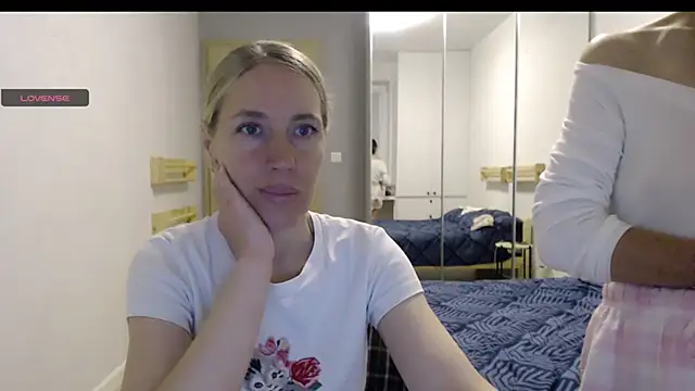 Snapshot of Two_Sisters chatting on 10-12-25, 04:50 Two Sisters online show from 10-12-25, 04:50