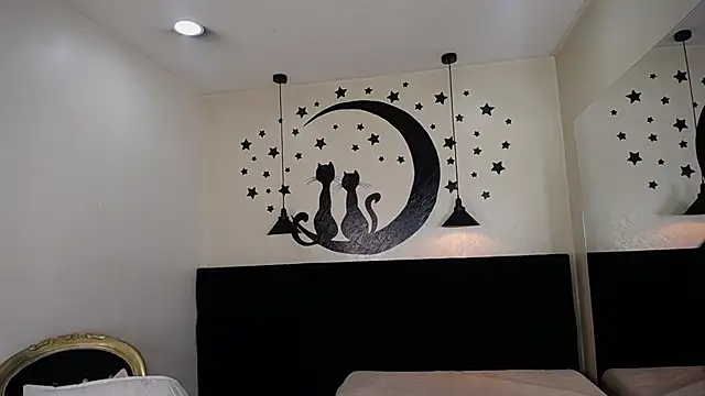 Aisha Noir online show from 10-29-25, 12:18